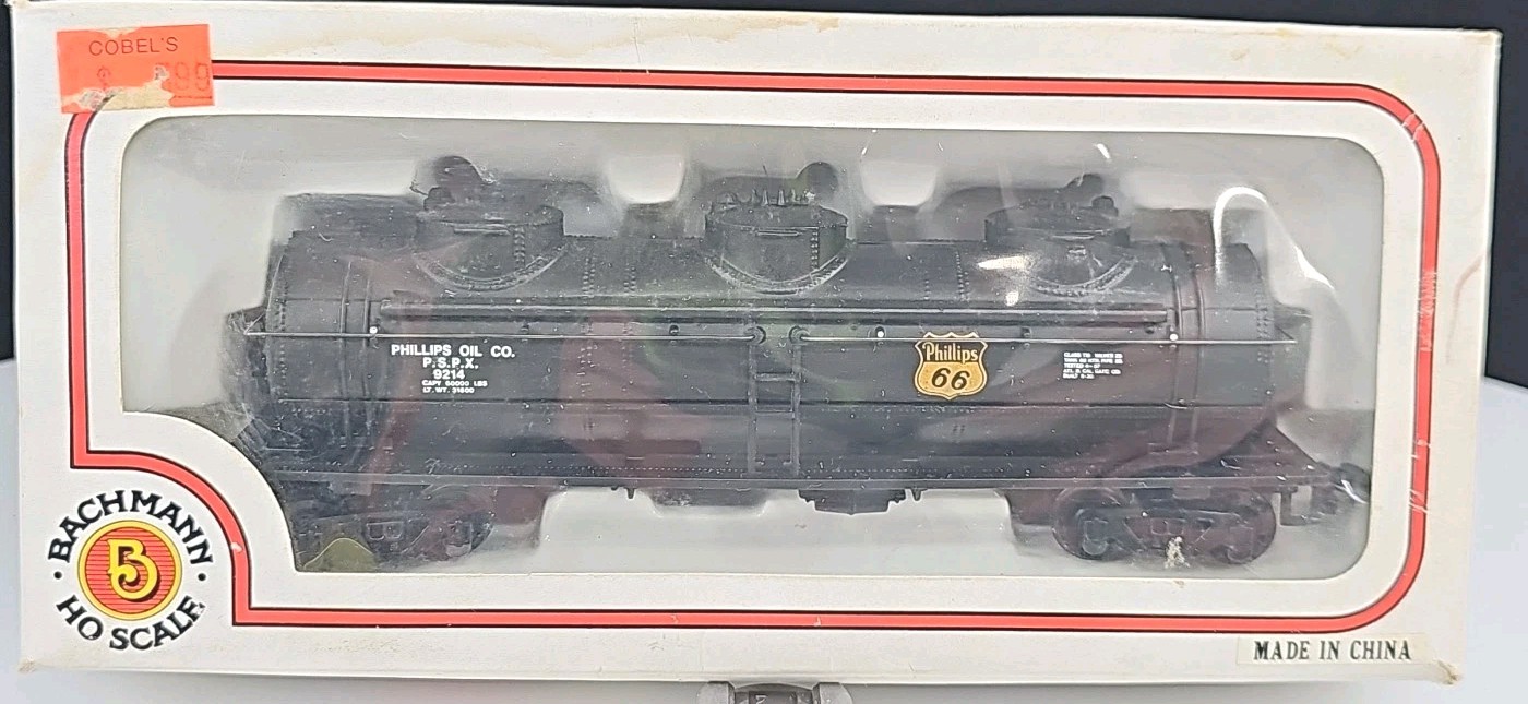 Bachmann HO Scale Item # 70100 Phillips 66 Black 42′ 3-Dome Tank Car