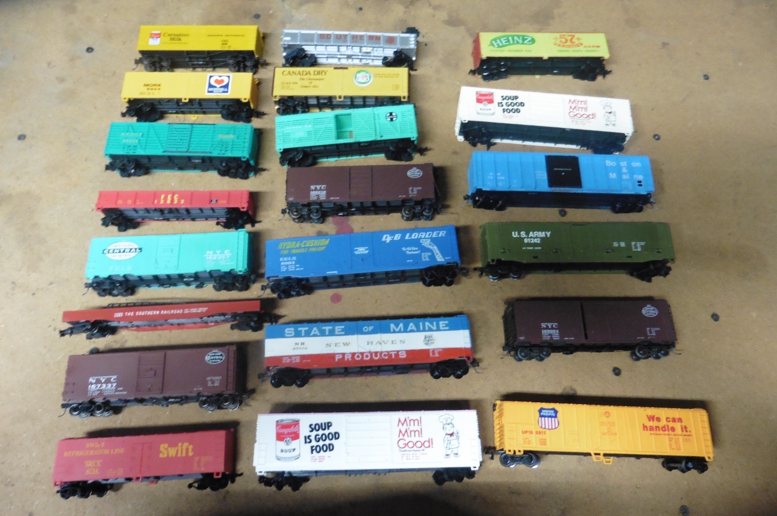 lot of 20+ HO Trains Tyco all Excellent