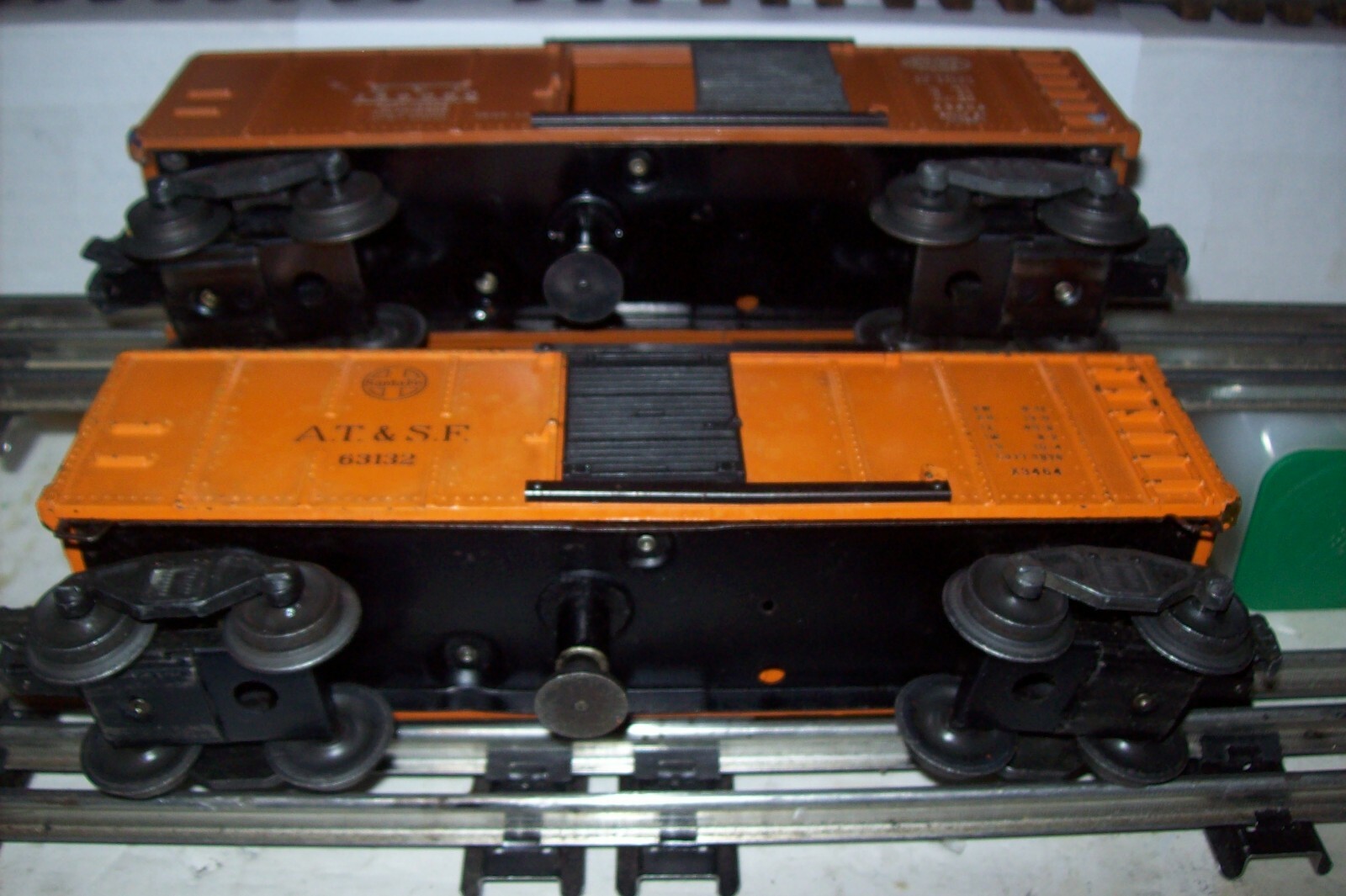 HOBOKEN TRAIN EXCHANGE LIONEL POSTWAR 3464 A.T. & S.F. & X3464 N.Y.C. OP. BOXCAR