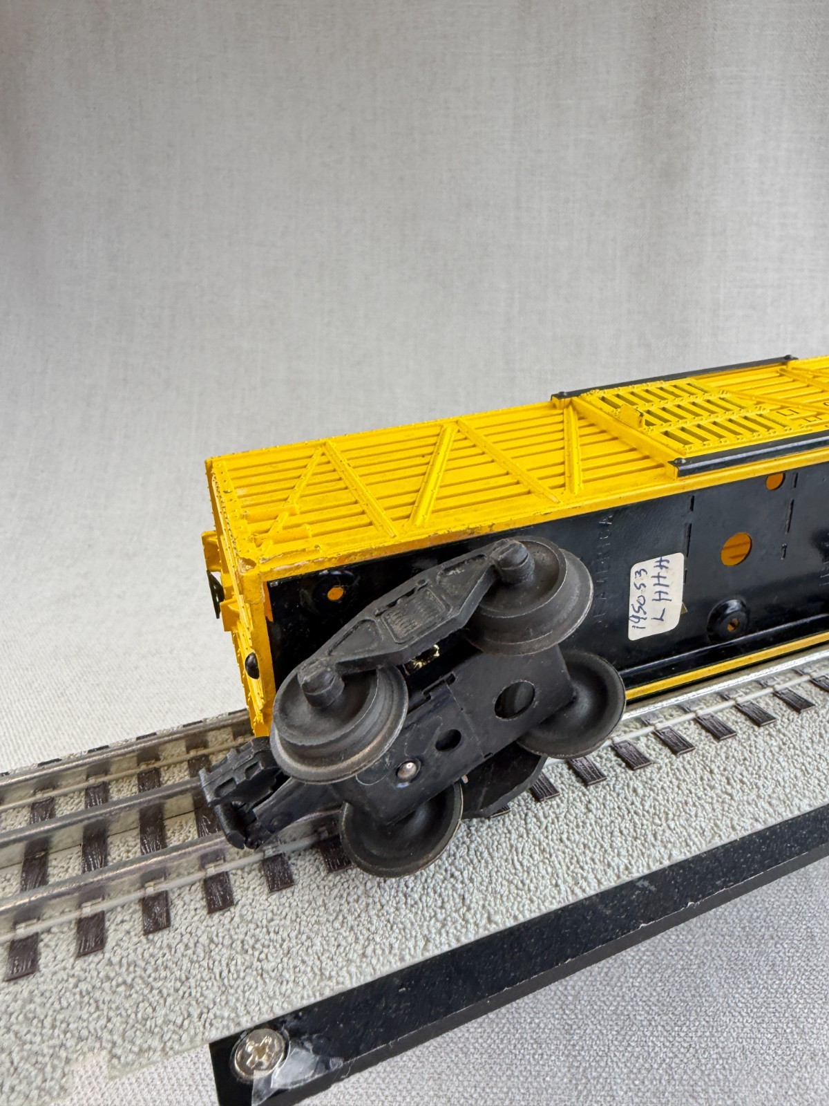 Lionel Train Yellow 6656 Slat Wall Stock Cattle Car