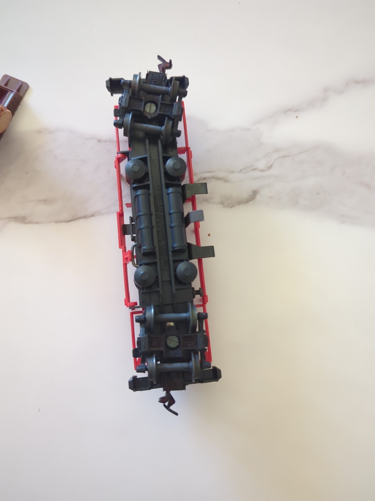 HO Scale by Lionel 0300 Log Flat Car w/ Log Tray & in Original Box