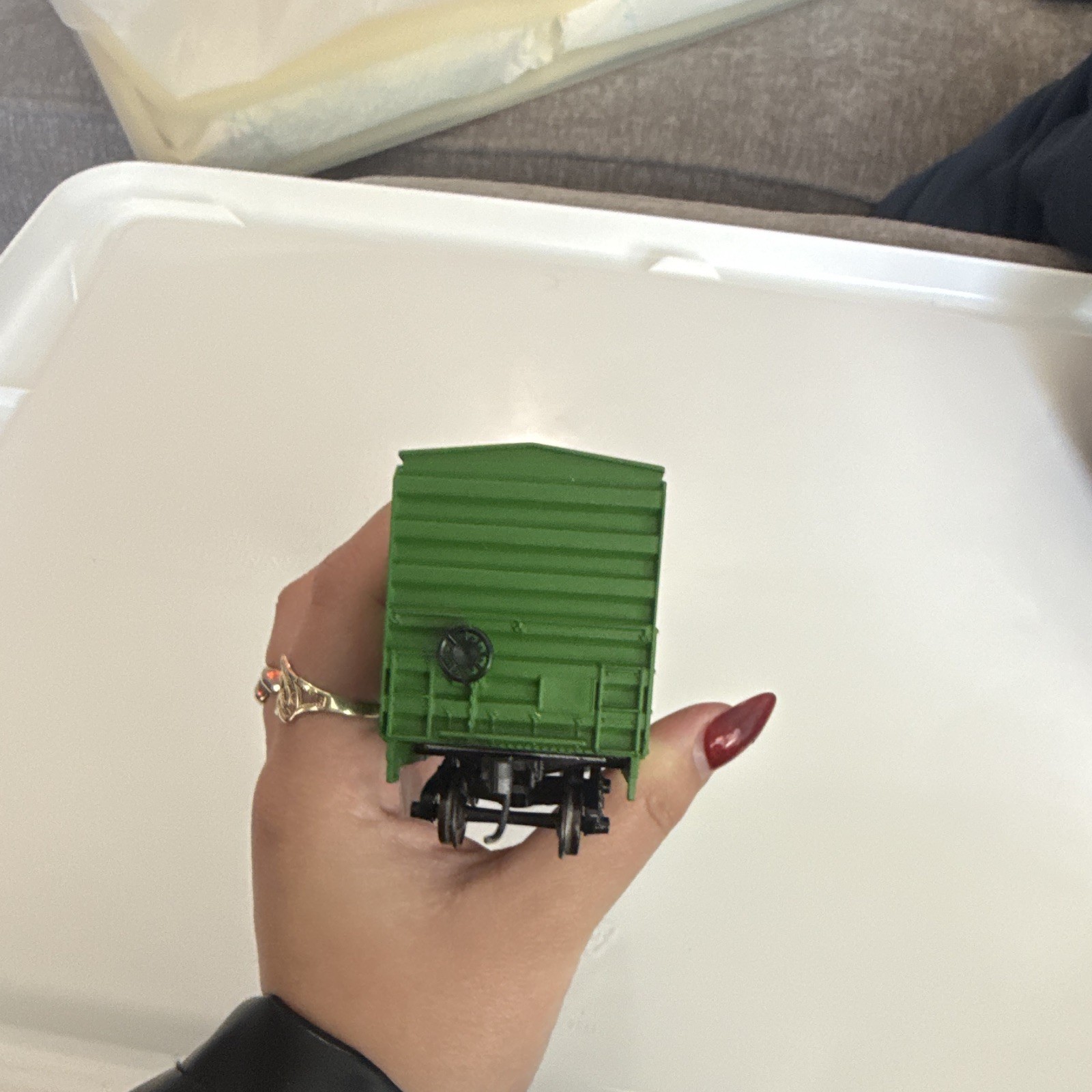 HO 1:87 Burlington Northern Box Car Green/White/Black Analog DC 2-Rail 247908