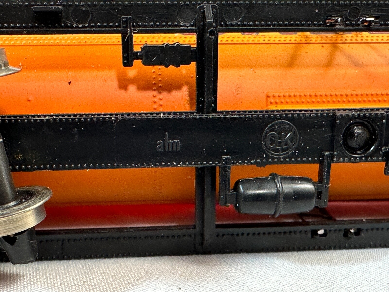 HO Scale Shell Gas 3 Dome Tank Car Ahm Vintage S. C. C. X. 1245 Train Nice