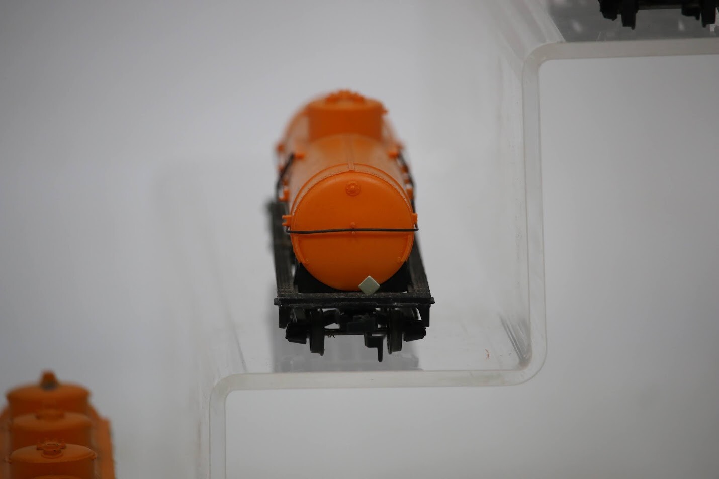HO SCALE SHELL S.C.C.X. #1245 (2)3-DOME TANK CAR & 1-Dome, #1260 YELLOW TANK CAR
