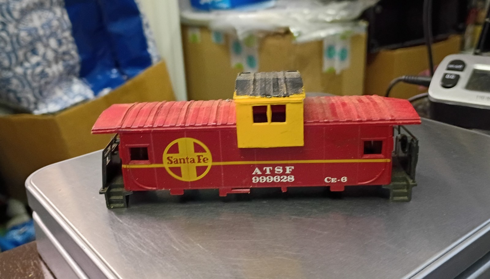 Vtg Bachmann 36′ Santa Fe ATSF Wide Vision Caboose #999628 – DAMAGE