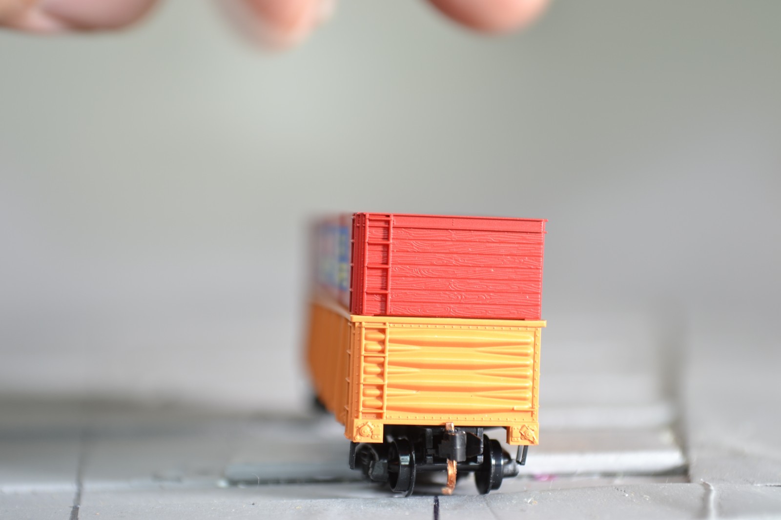 15509 N SCALE MICRO TRAINS GONDOLA CIRCUS GIRAFFES
