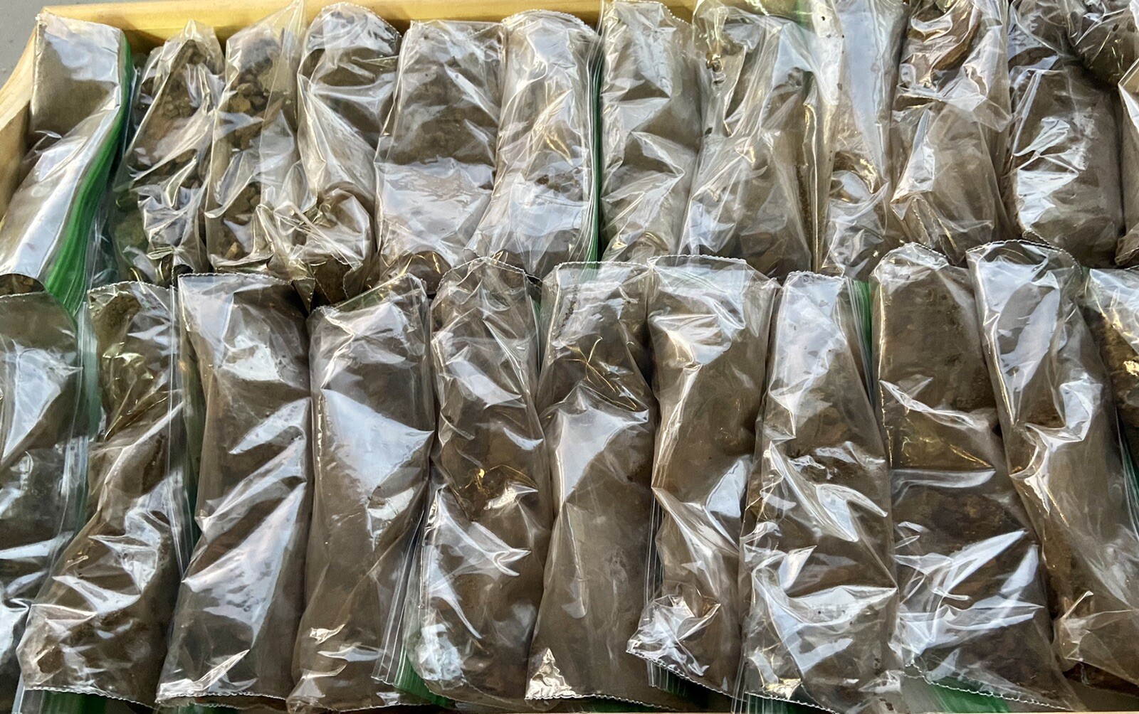 HO Scale Rust Each Bag Has 4oz Of A Mix Of Chips And Fine Rust Enough For 4 Cars