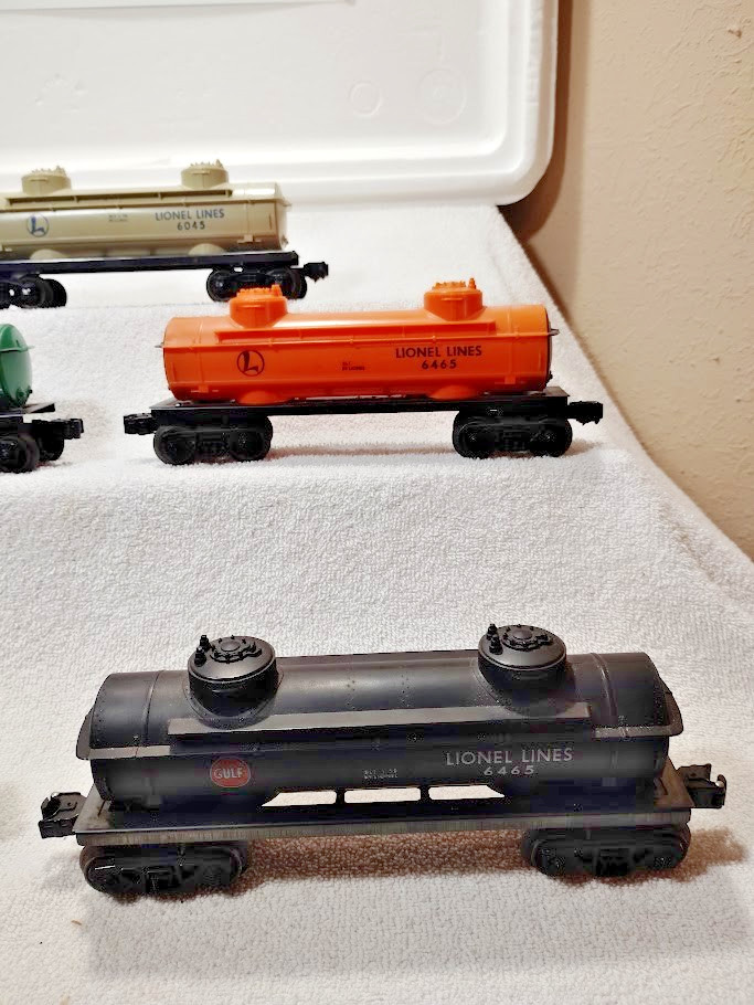 5 Lionel O Gauge Lionel Lines, Sunoco, Gulf 6465 & 6045 Double Dome Tank Car Lot