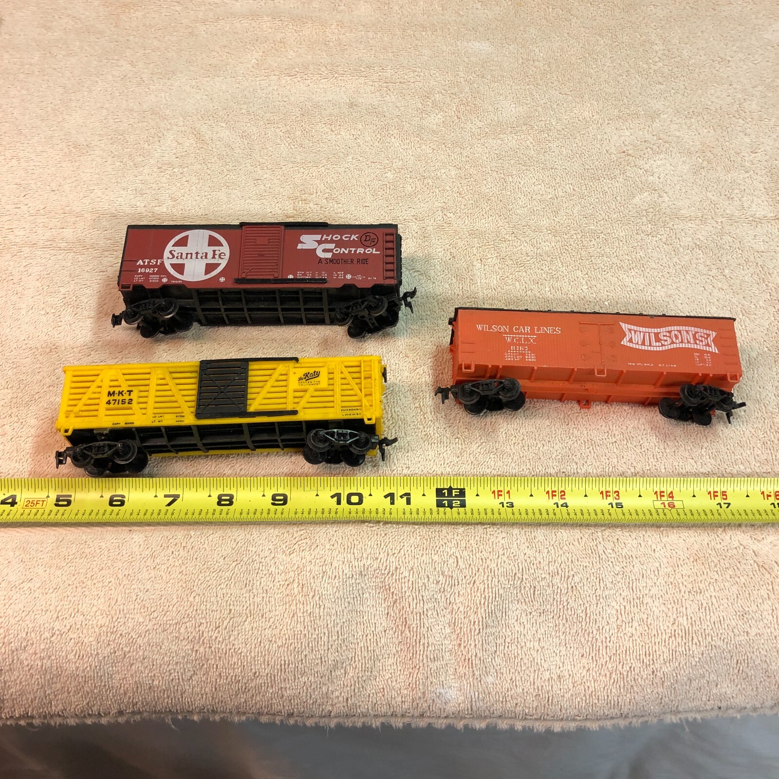 LOT OF 3 “HO” GAUGE BOX CARS – Hong Kong