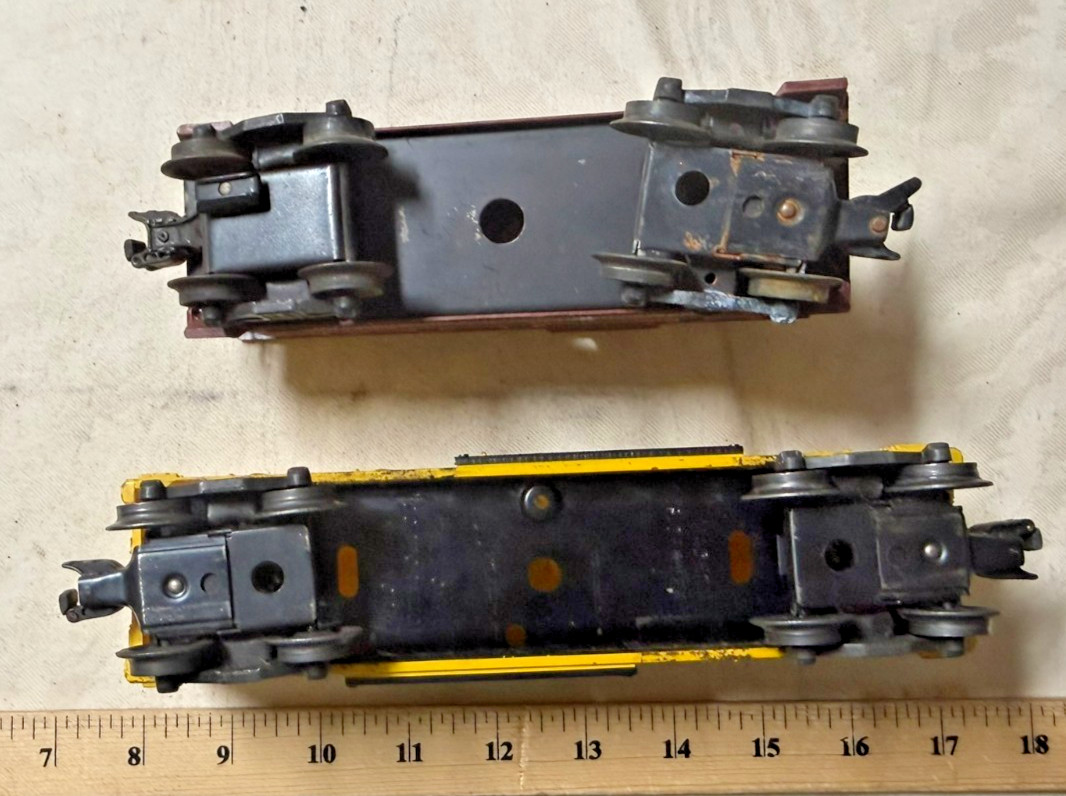 Postwar Lionel O Gauge 6656 yellow cattle car + 6017 Tuscan brown caboose