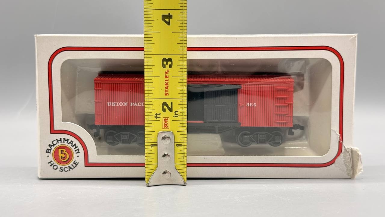 HO Scale Train Cars Lot Model Power Great Northern Reefer Bachmann UP Caboose NM