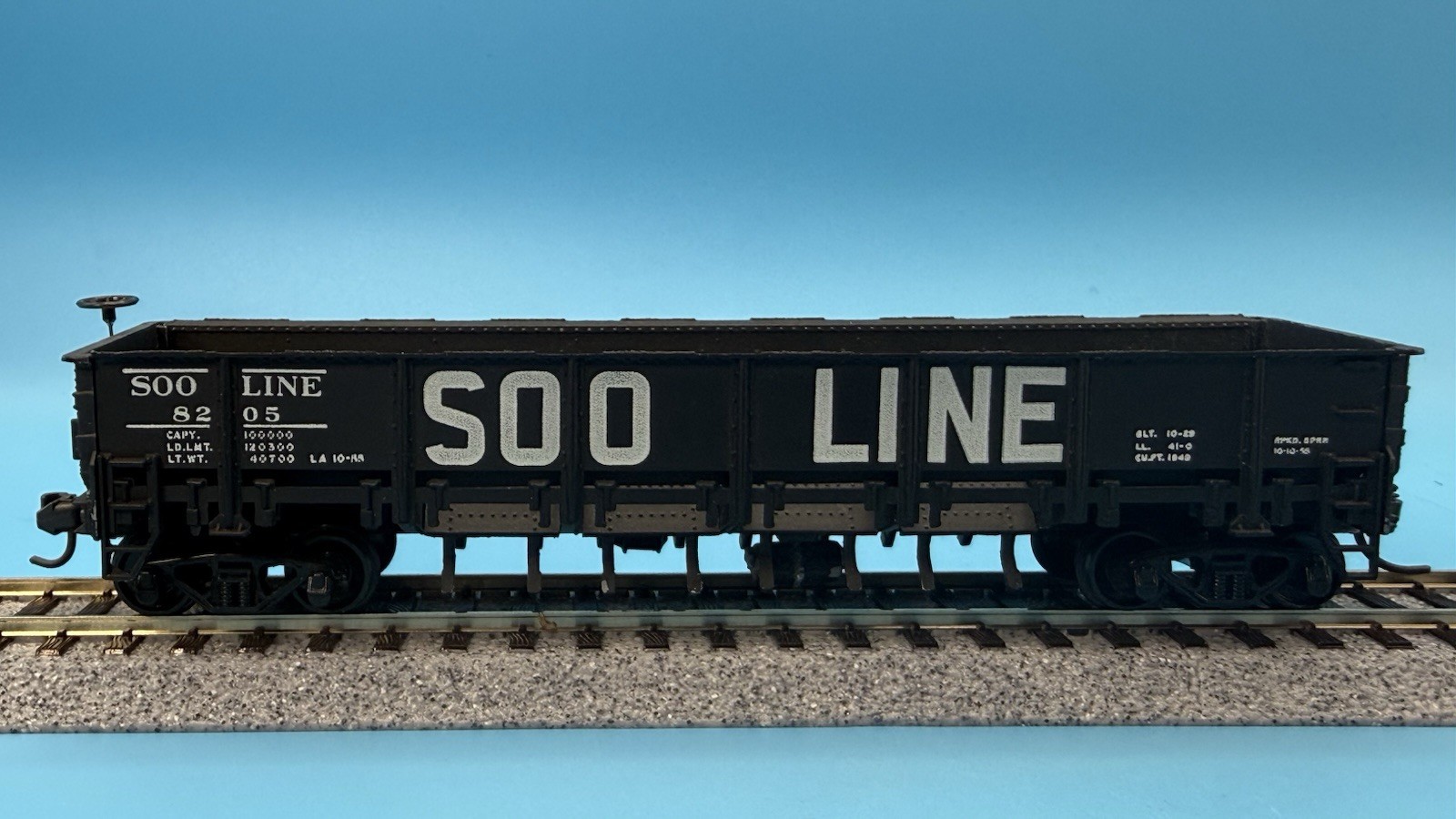 Vintage HO Scale All Metal Operating SOO Line Ore Car 8205 Kadee