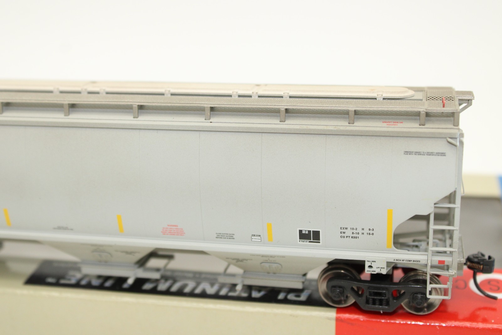 Walthers Platinum HO Scale TILX Trinity 6351 4 Bay Covered Hopper Car Graffiti