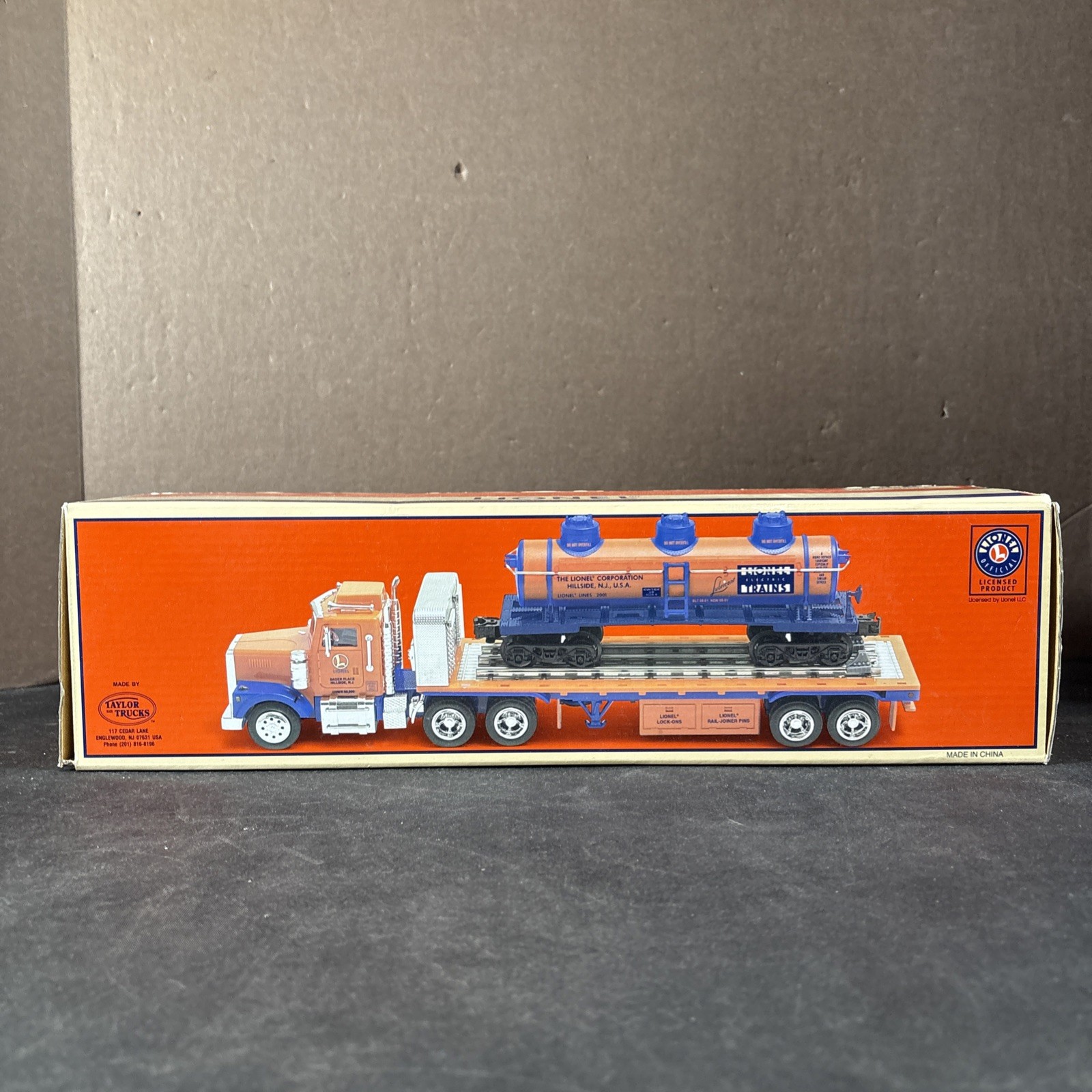 FLATBED TOY TRUCK OPERATING LIGHTS-SOUND 3-DOME TANK CAR NEW OPEN BOX
