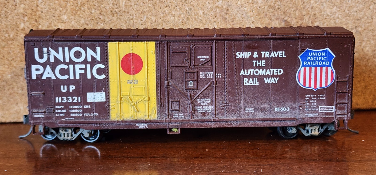Union Pacific Railroad 40′ Double Plug Door Boxcar 113321 Athearn HO Scale
