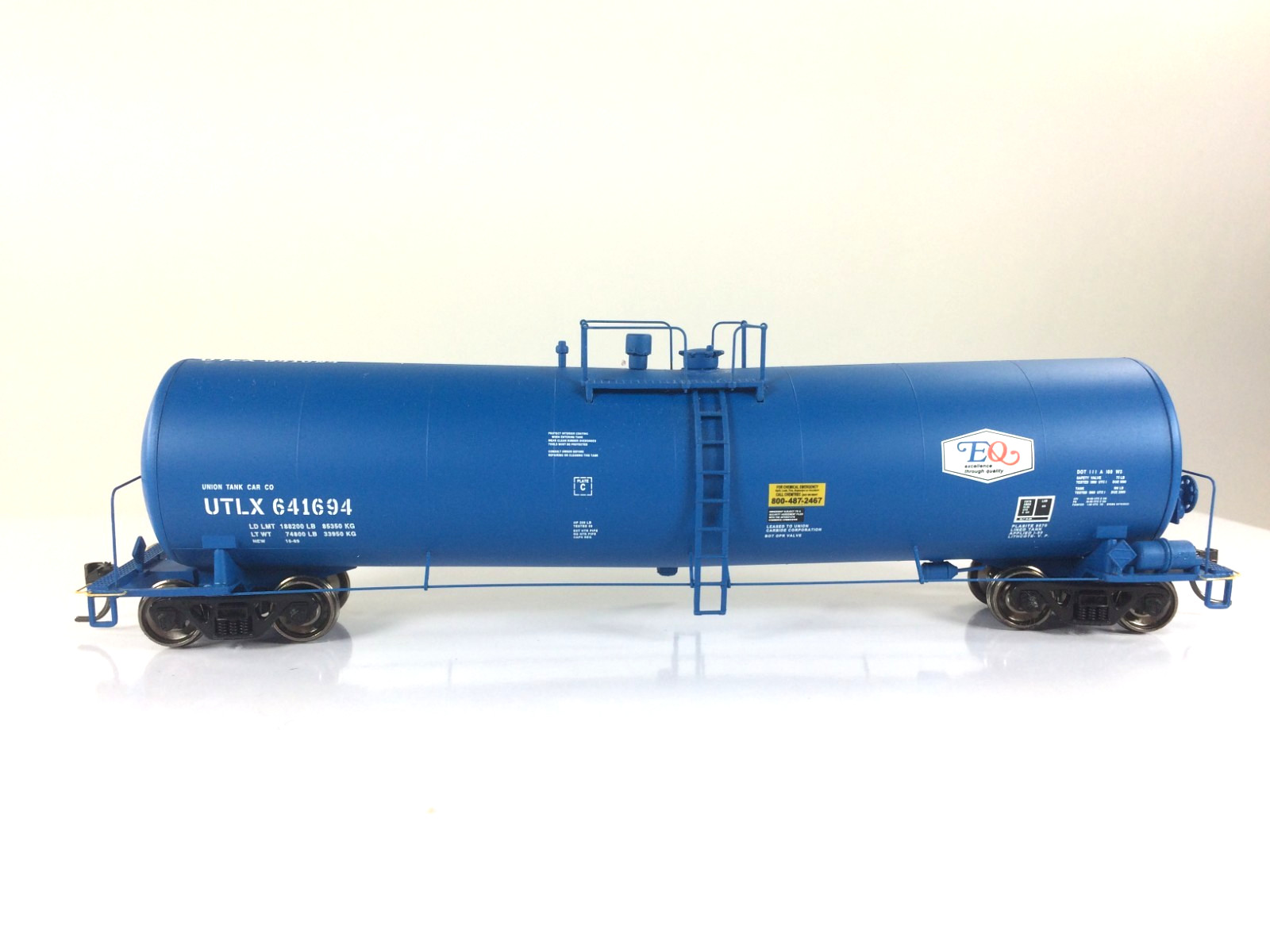 Walthers HO 932-27252 UTLX #641634 #641679 23,000 Gal. Funnel Flow Tank Car-2-Pk