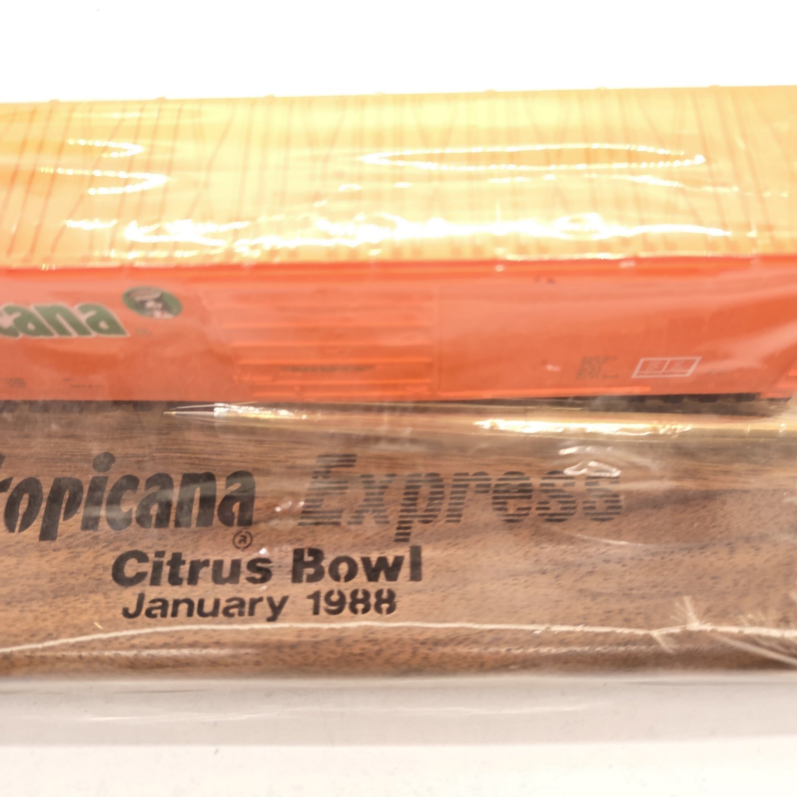 HO Scale Tropicana Boxcar Reefer Train on Track 1988 Citrus Bowl Pen Holder