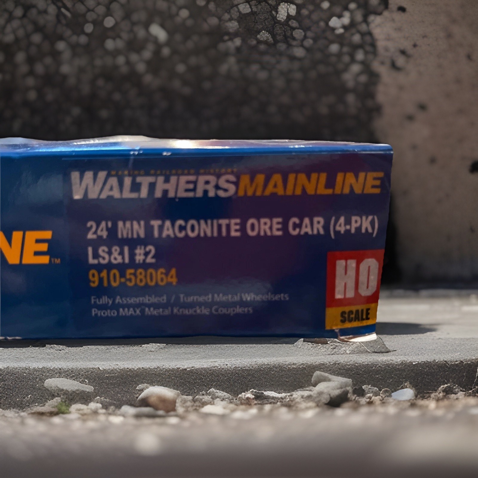 1:87 Scale Walthers Mainline 24’ MN Taconite Ore Car (4) Pack LS&I #2