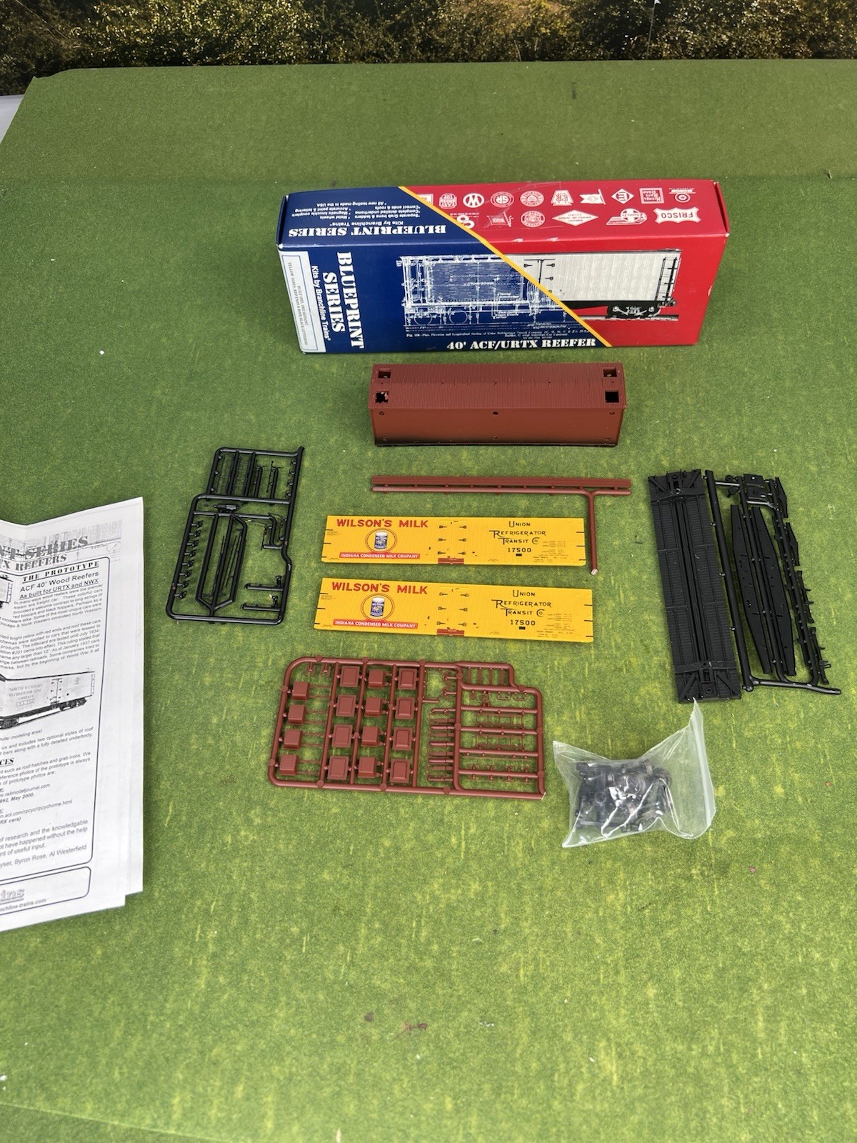 BRANCHLINE TRAINS HO-SCALE 40′ WILSON’S MILK REEFER KIT #1353 BRAND NEW!!!