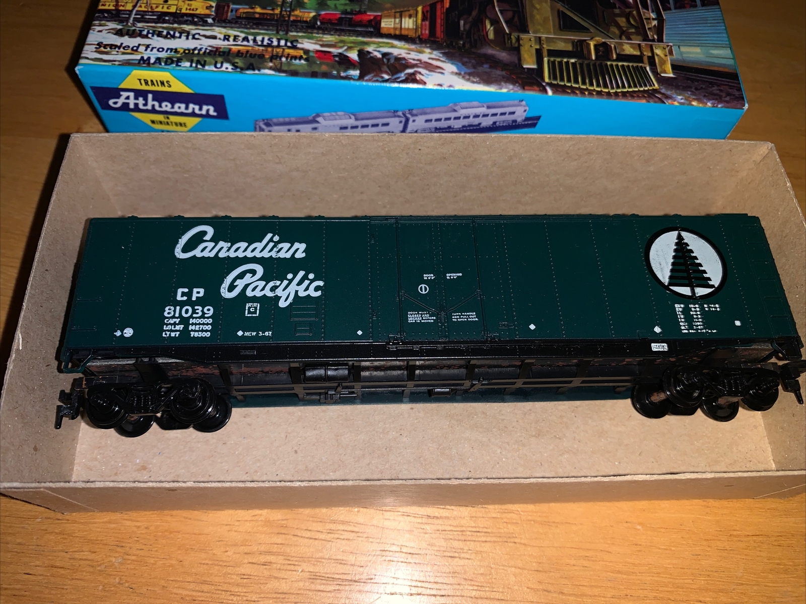 ATHEARN #1328 HO SCALE 50′ PLUG DOOR CANADIAN PACIFIC C.P. #81039 BOXCAR