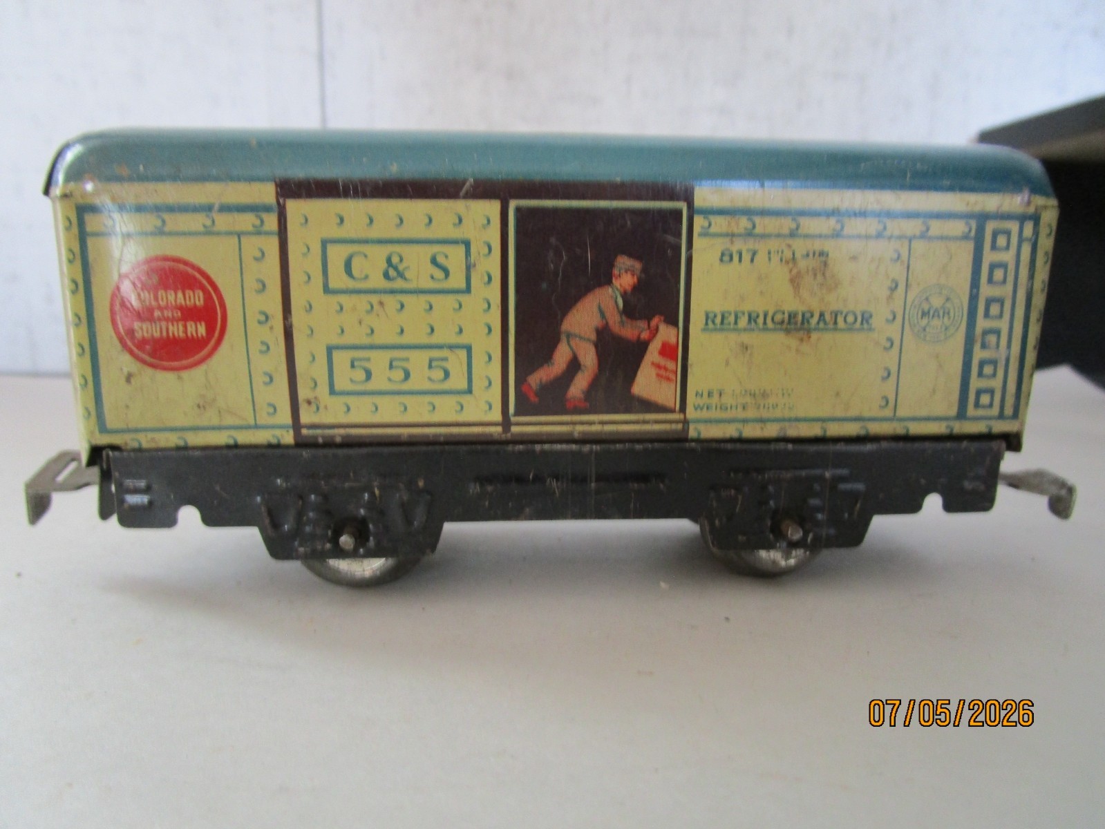 Marx, 027, 555 C&S “man in door” Box Car w/Blue Roof