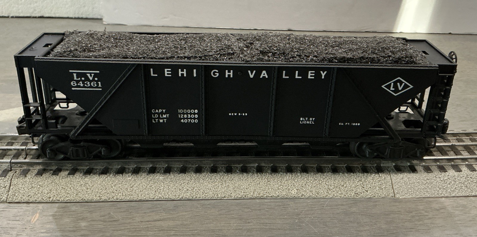 Lionel 6436-1 Black Lehigh Valley 4 Bay Hopper w/coal Load b7