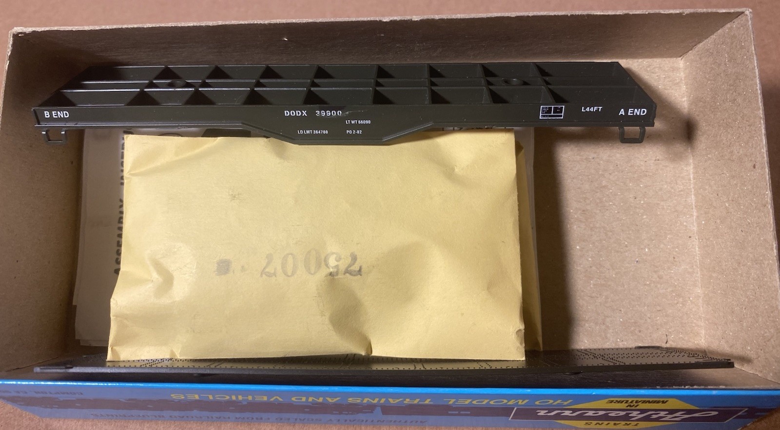 Athearn United States Army D. O. D. X. Heavy Duty Flat Car Kit- New