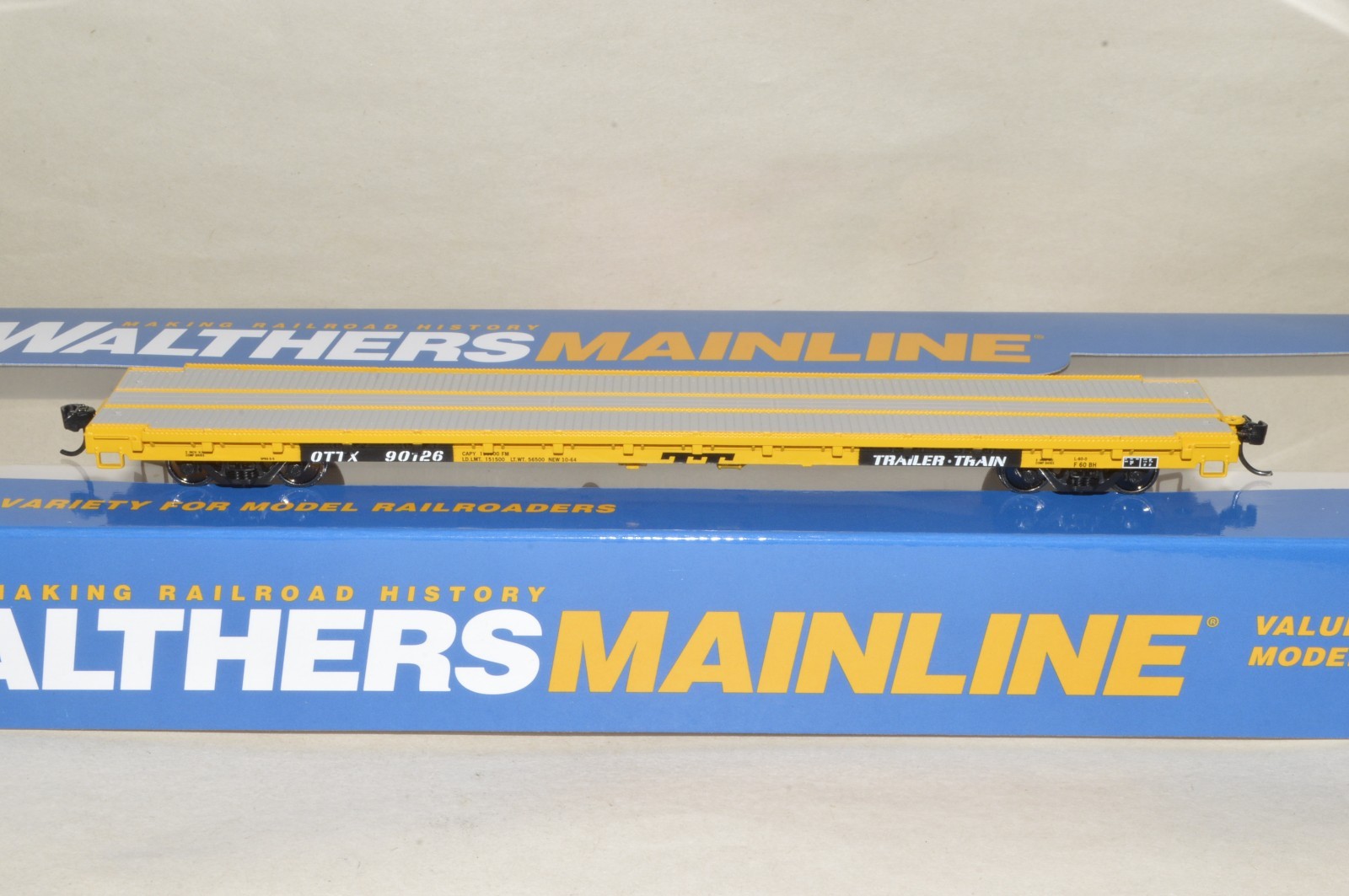 HO scale Walthers TTX Trailer Train 60′ flat car OTTX 90126