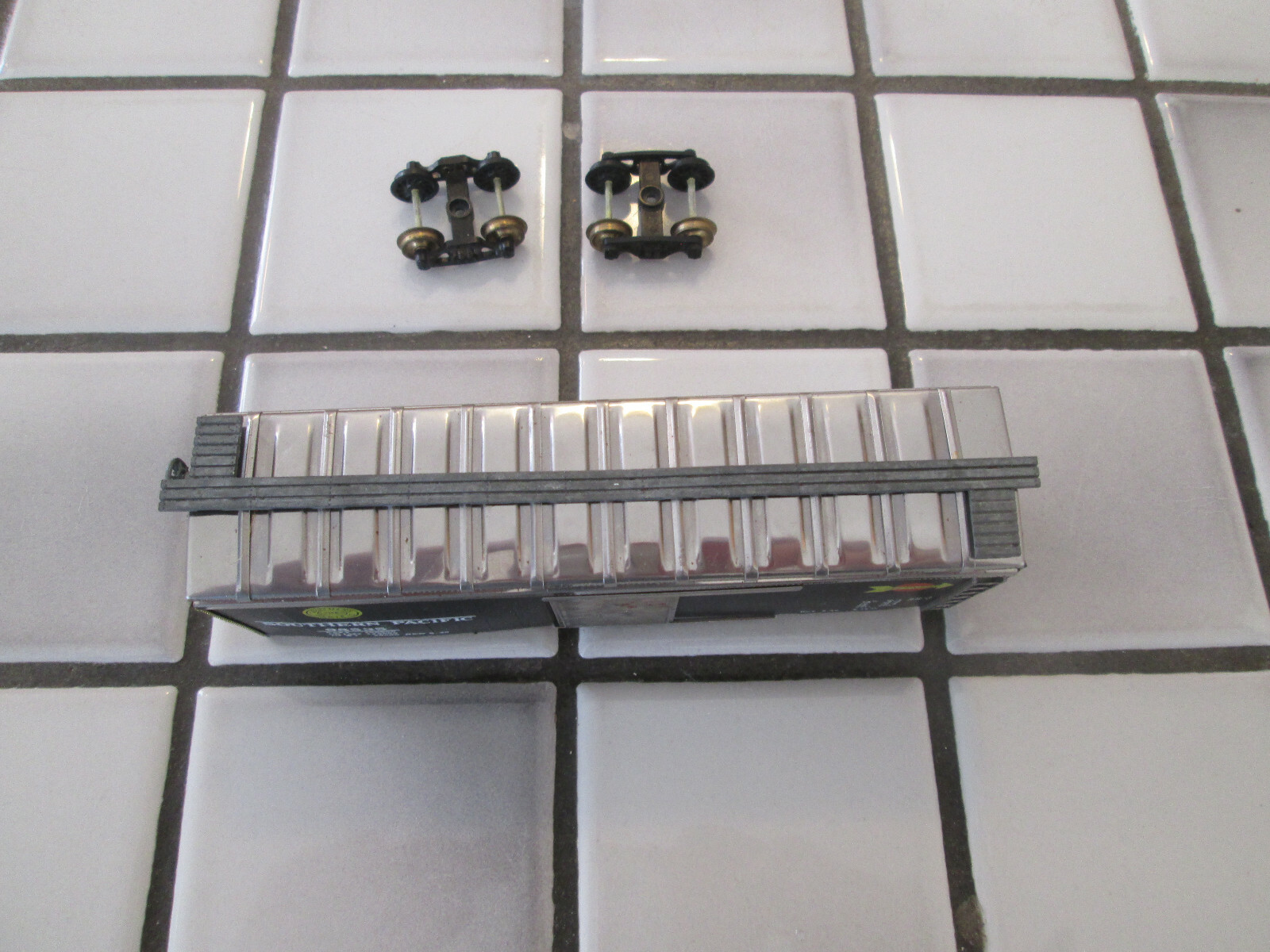 VINTAGE VERY OLD SOUTHERN PACIFIC WOOD/METAL 40 FOOT BOX CAR HO SCALE ////