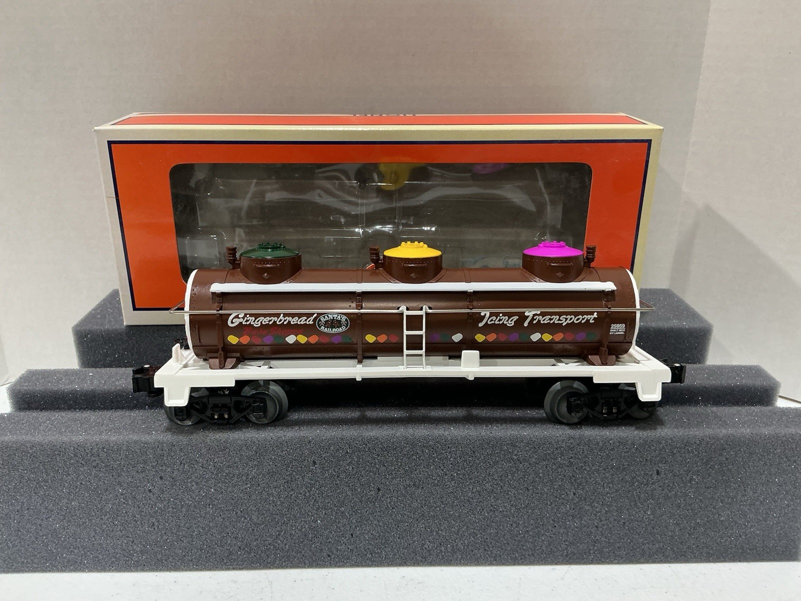 Lionel 6-25959 Gingerbread Icing 3-Dome tank car 25959 Brand NEW CTS 3.2.1Z
