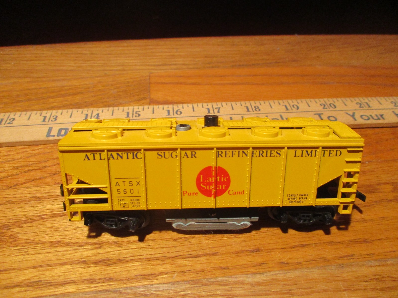 AHM – Ho Scale – Atlantic Sugar Refineries Track Cleaning Car #5601 – No Box