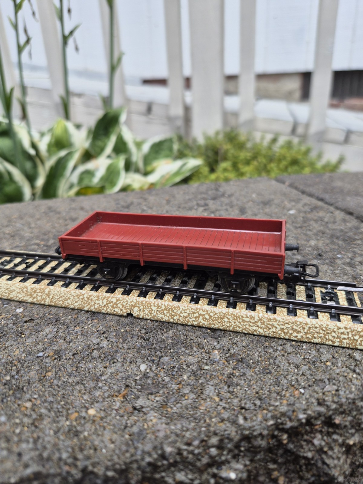 MARKLIN HO Scale West Germany 4-Wheel Tuscan Red LOW-SIDE GONDOLA with Bumpers
