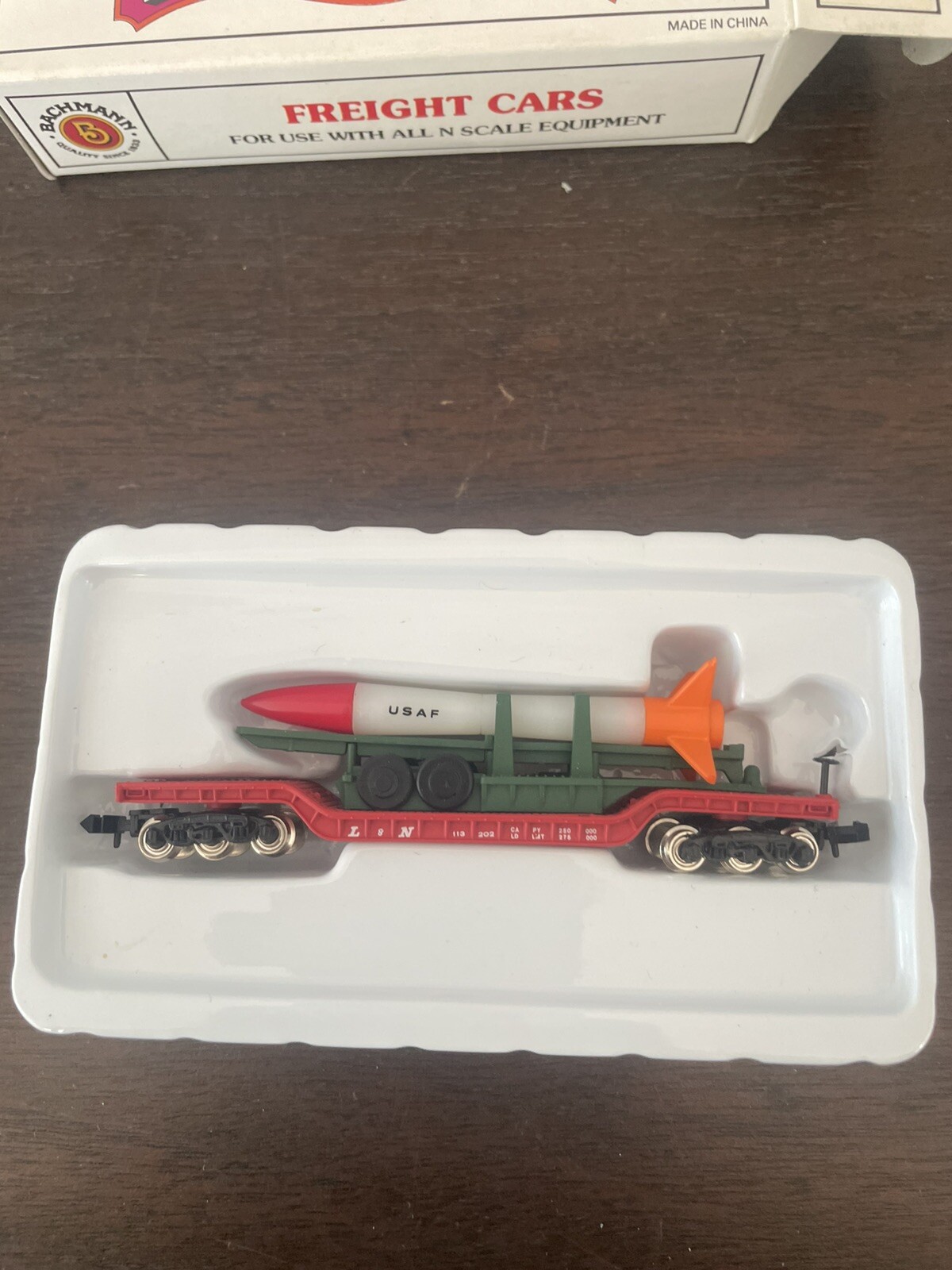 Bachmann N Scale 71391 “US Army Depressed 52′ Flat Car With Missile” – NIB NOS