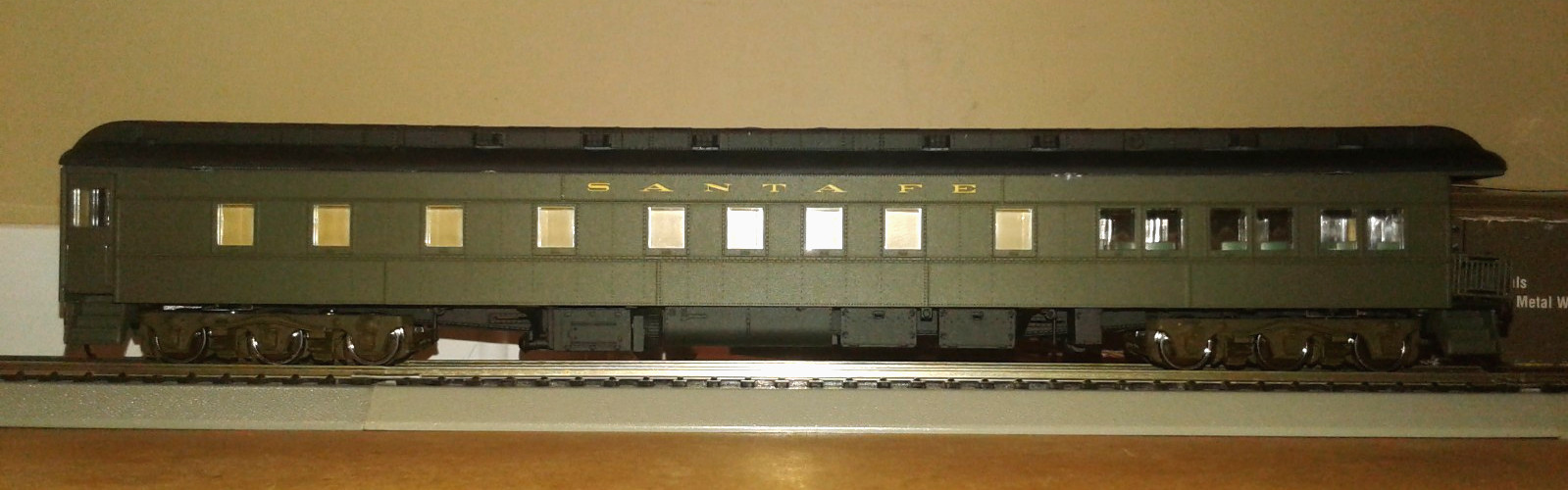 HO SCALE WALTHERS PULLMAN HEAVYWIGHT COACH LOUNGE OBS. SANTA FE ATSF 932-10252