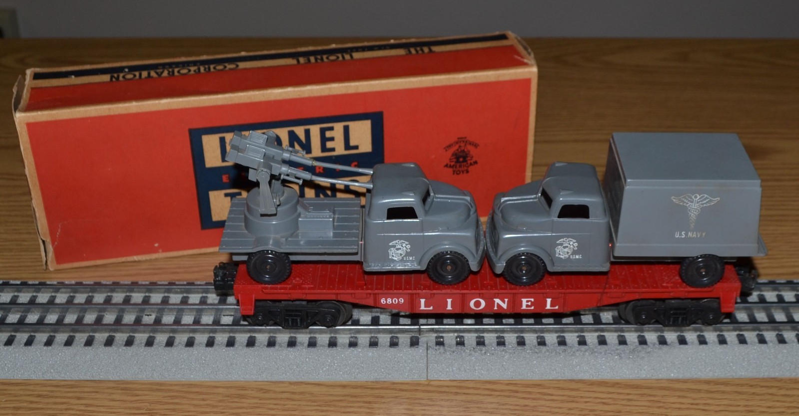 Lionel No. 6809 Anti-aircraft & Medical Truck Flatcar wth Military Units – VIDEO