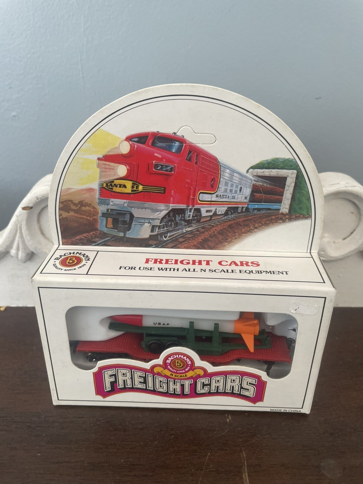 Bachmann N Scale 71391 “US Army Depressed 52′ Flat Car With Missile” – NIB NOS
