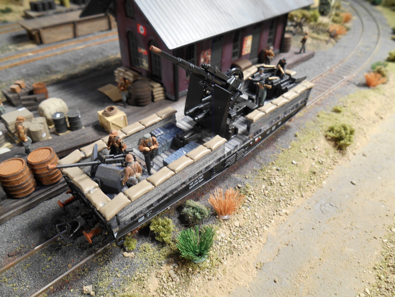 HO Roco Minitank 2nd Panzer Army Artillery Car with Soldiers A2251 Custom Detail