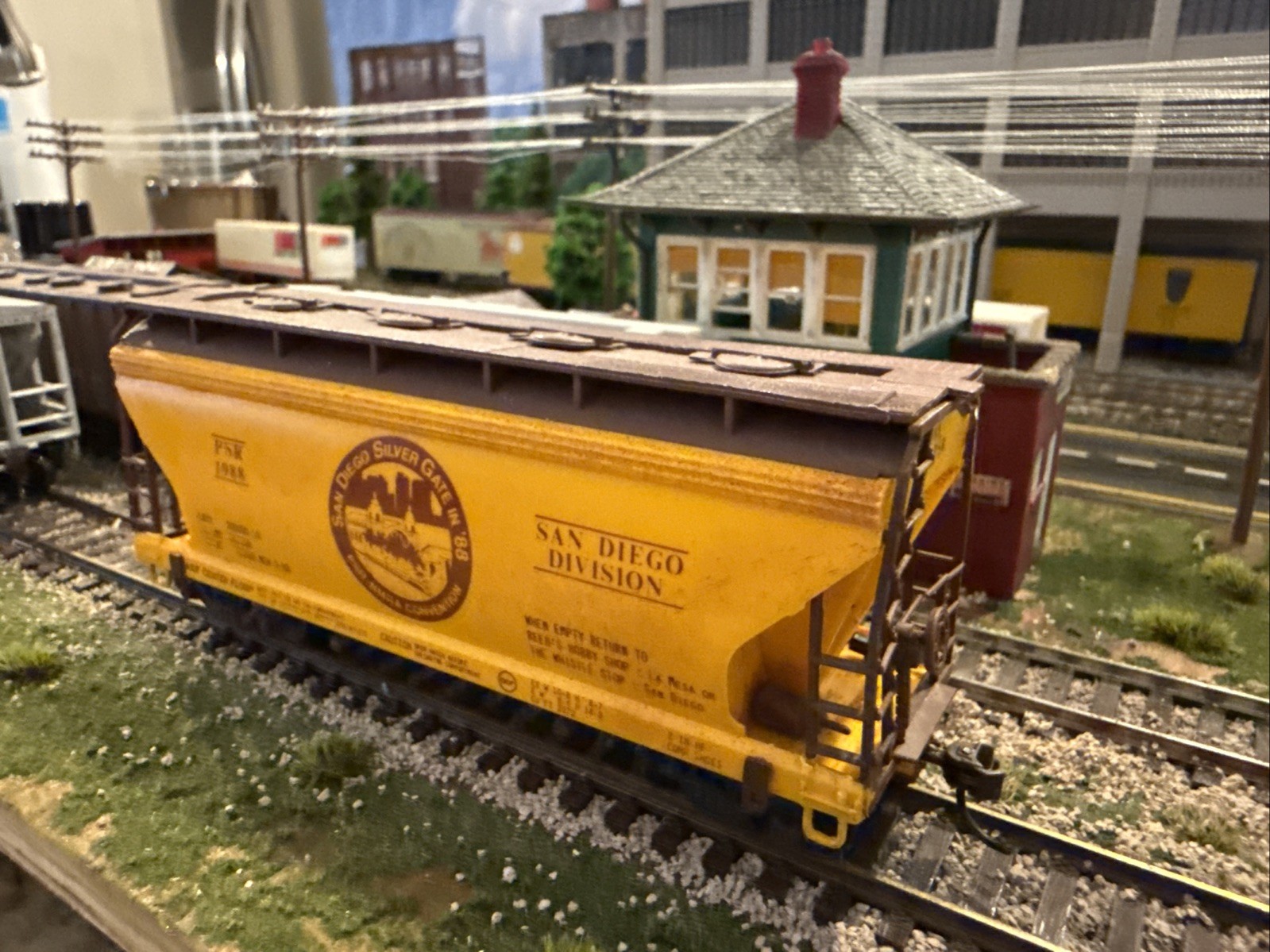 FRONT RANGE HO 2-BAY Covered HOPPER 1988 PSR CONVENTION SAN DIEGO DIV