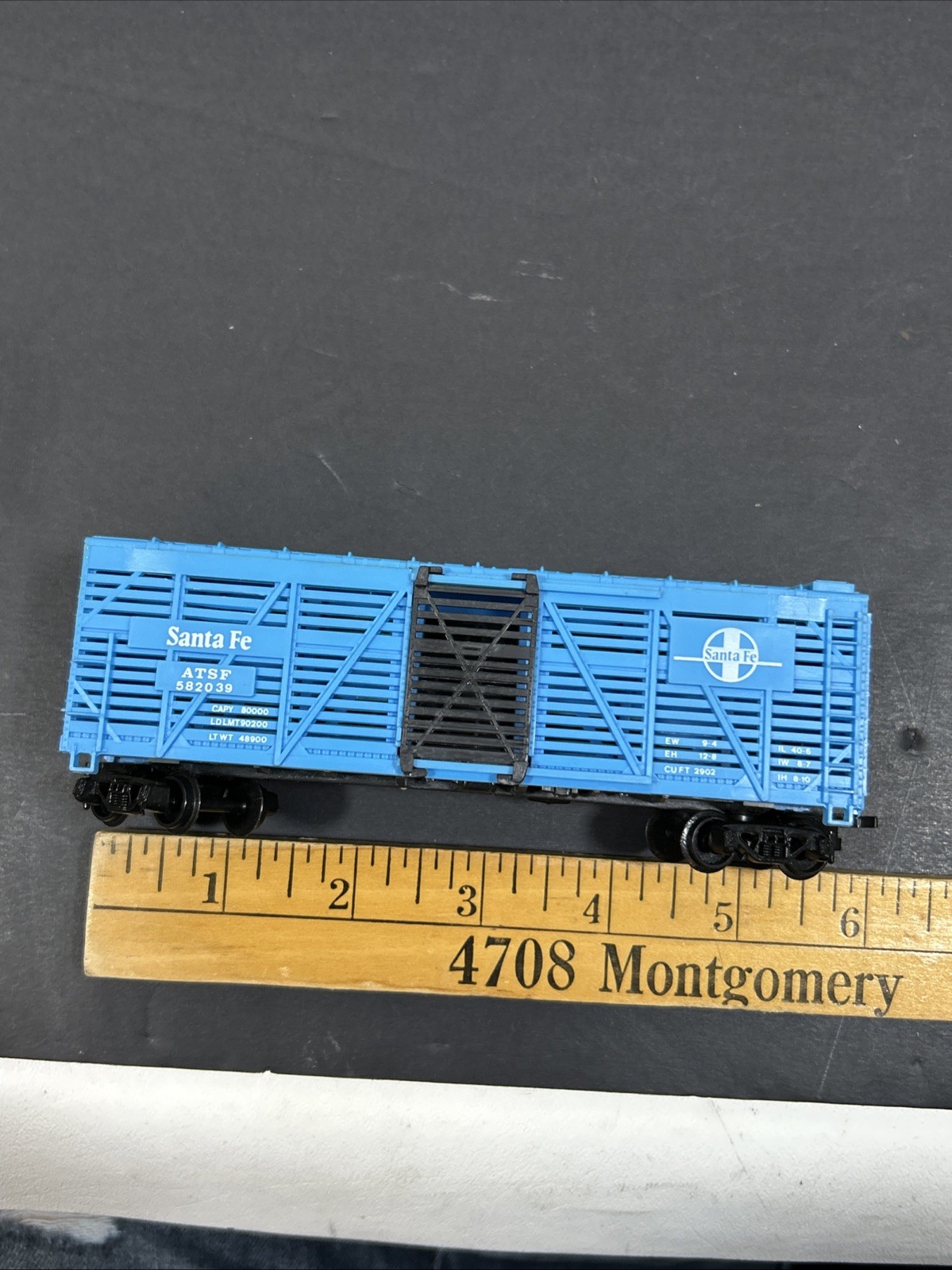 Santa Fe HO Santa Fe 40’ Stock Cattle Car ATSF # 582039 Model Freight Train Car