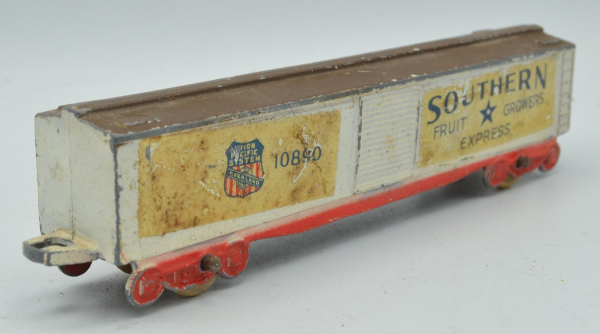 TOOTSIETOY VINTAGE DIECAST SOUTHERN FRUIT GROWERS EXPRESS CAR 10890