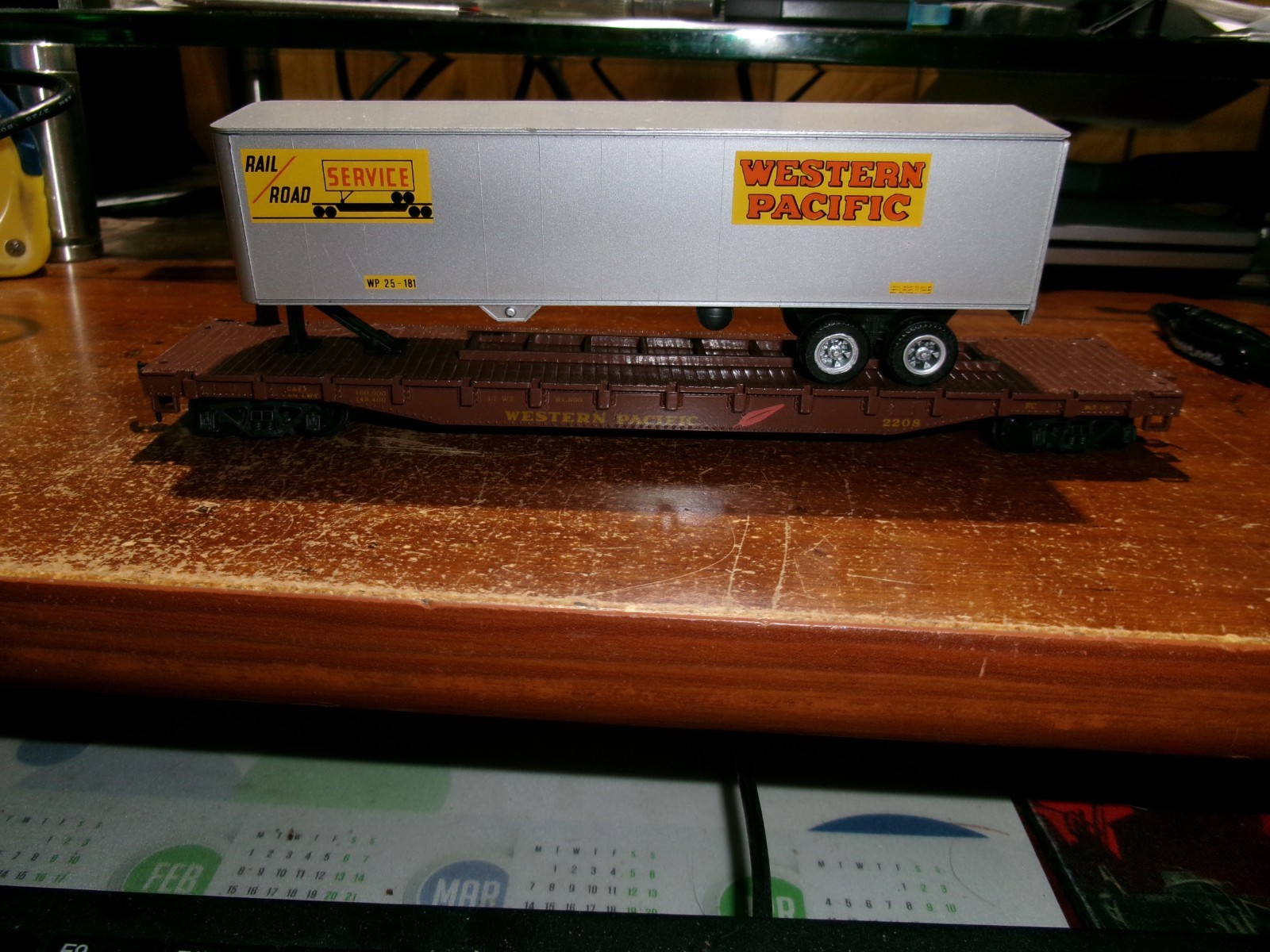 UNKNOWN BRAND HO SCALE FLATCAR WITH TRAILER-WESTERN PACIFIC