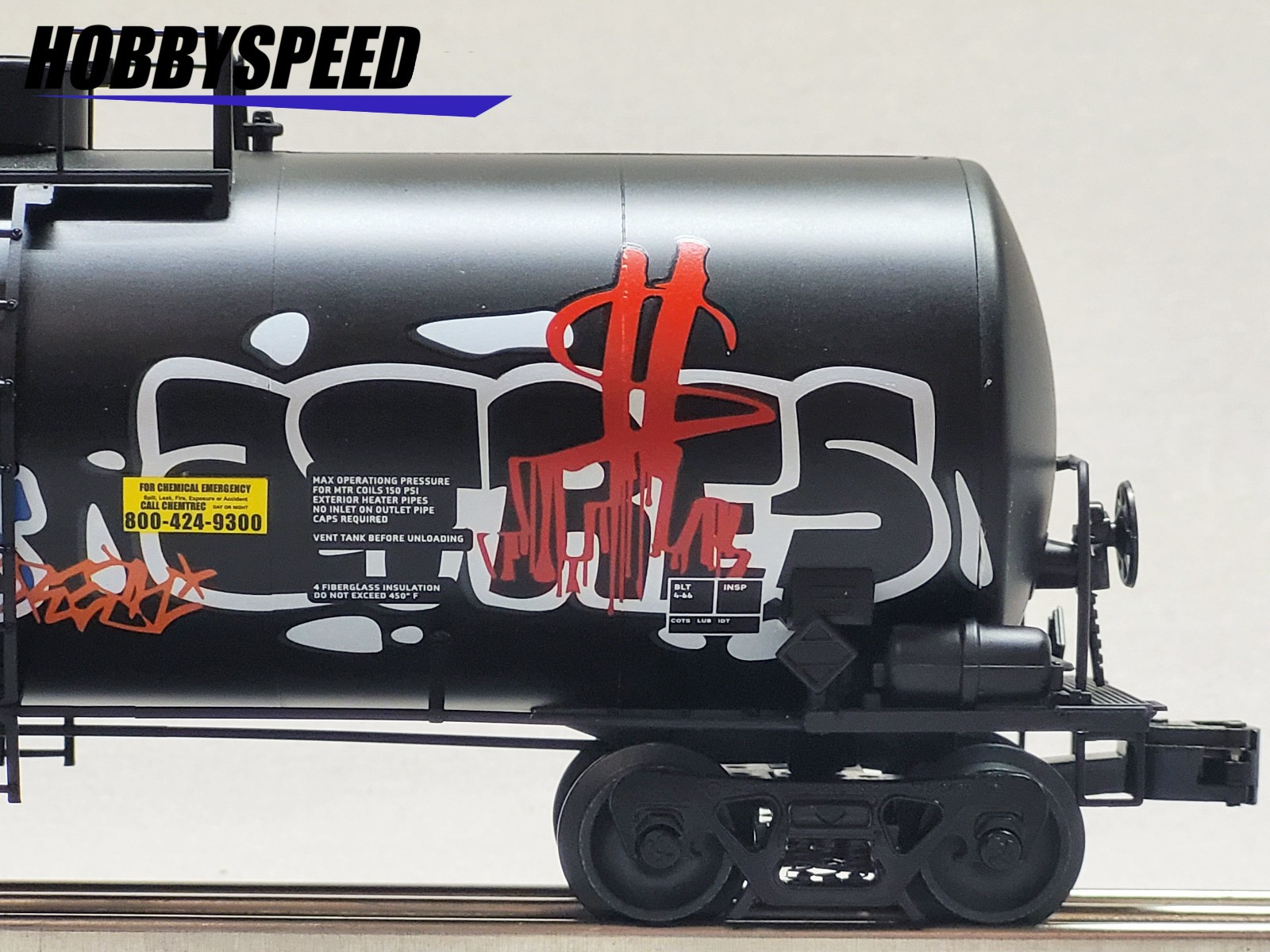 LIONEL LLTX GRAFFITI 40′ TANK CAR #542381 O GAUGE tanker freight 2542381 NEW