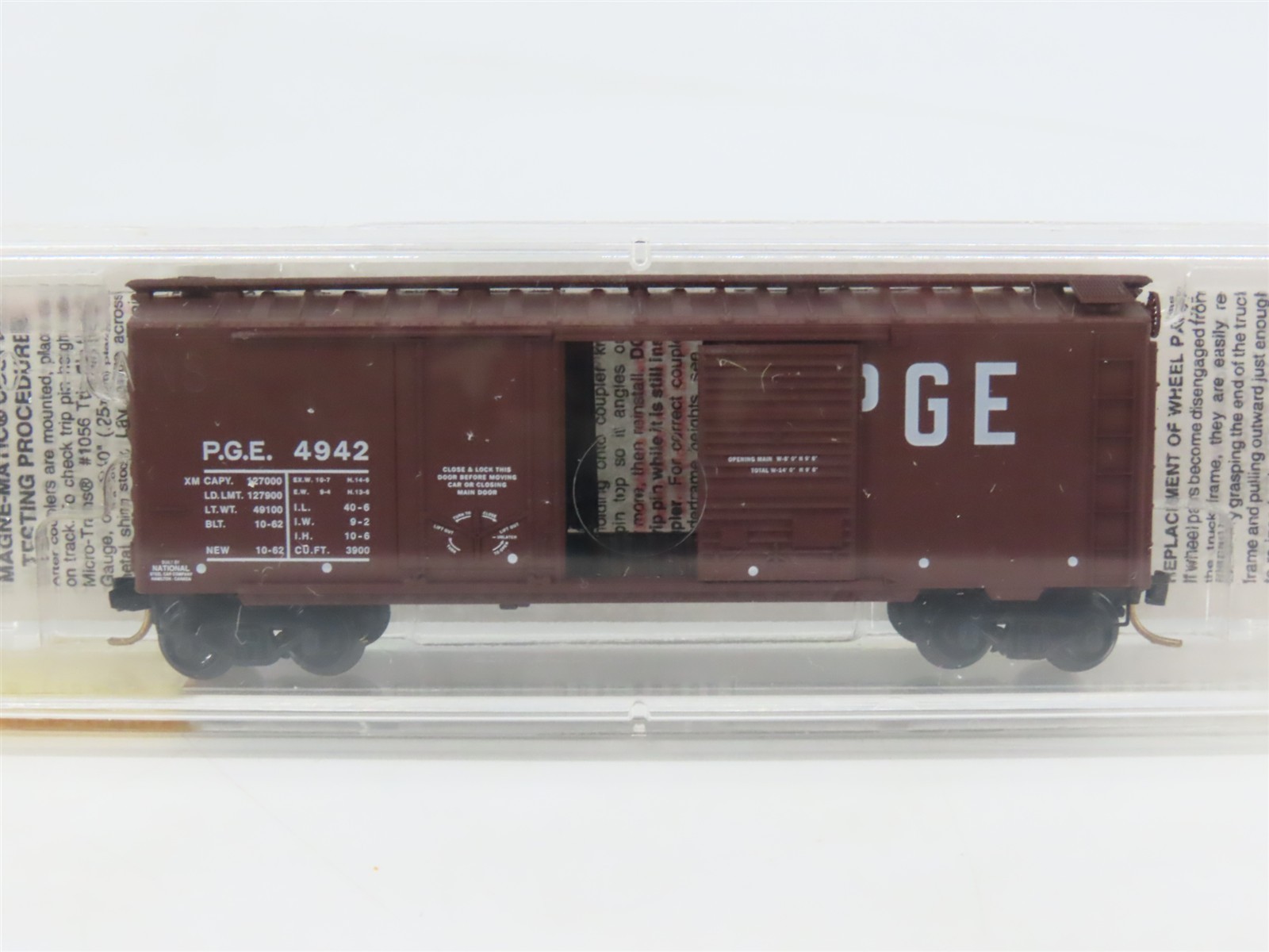 N Scale Micro-Trains MTL 22070 PGE Pacific Great Eastern 40′ Box Car #4942