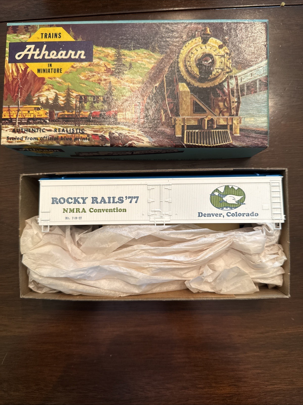 HO Scale Athearn, Rocky Rails ’77 NMRA Convention Box Car, White, KIT