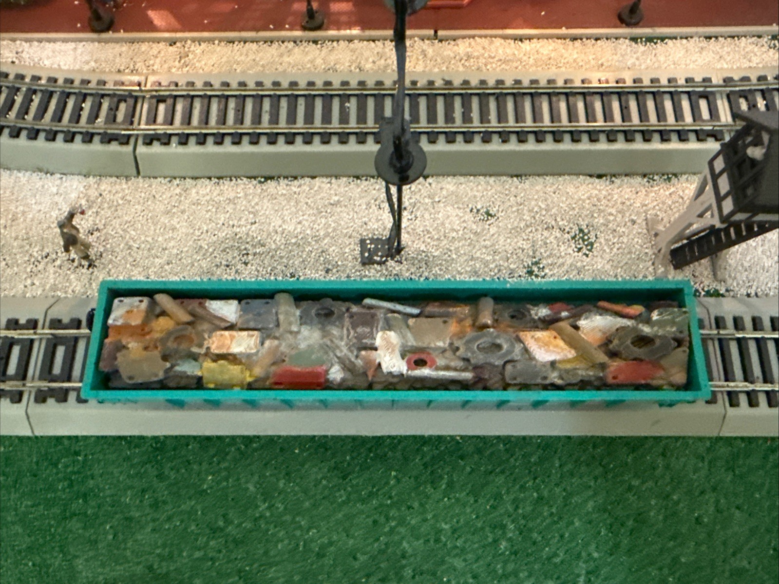 HO Scale Scrap Load Fits Athearn 50’ Gondola Version 6
