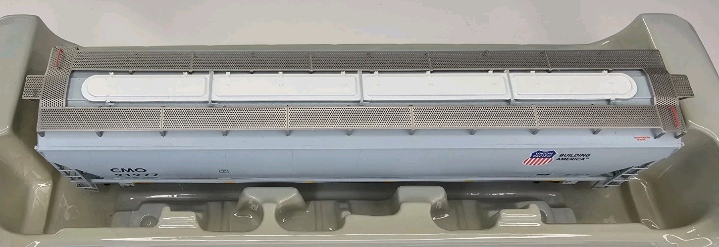 95988 Athearn Union Pacific CMO 5161 3-Bay Covered Hopper