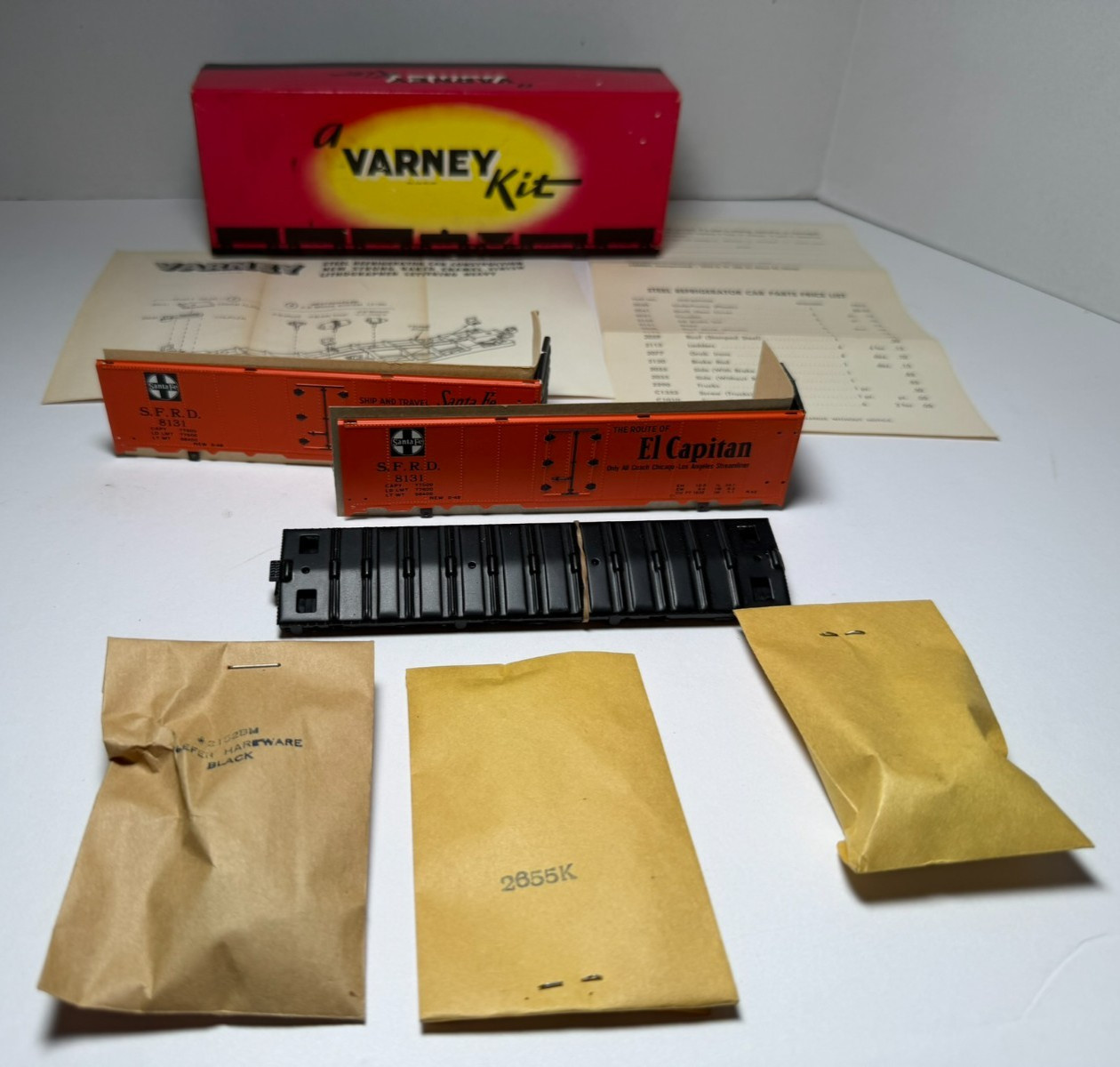 RARE 1950’s Varney HO R-43 Santa Fe SFRD AT&SF 40′ Single Door Reefer Kit – NOS!