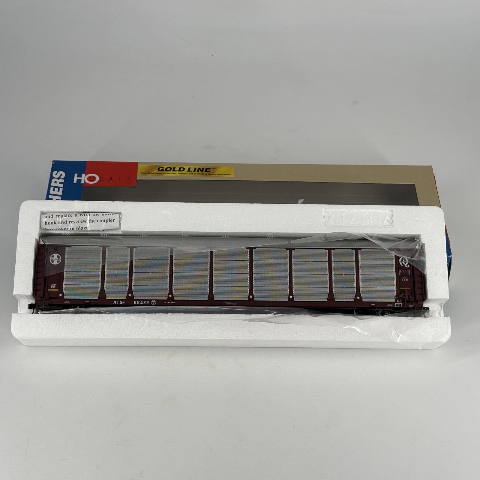 Walthers HO Scale Gold Line ATSF Santa Fe Bi-Level Enclosed Auto Carrier #88422