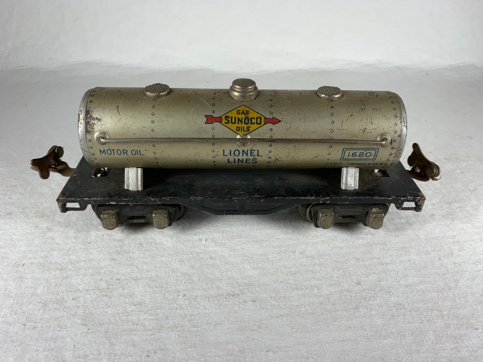 LIONEL PREWAR 1680, SUNOCO MOTOR OIL TANK CAR (1933-1942)
