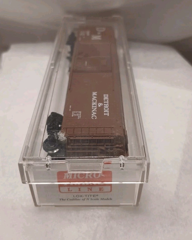 /79030/D&M 3440 Detroit & Mackinac 50′ Wagon Top Box Car Double Doors 2000